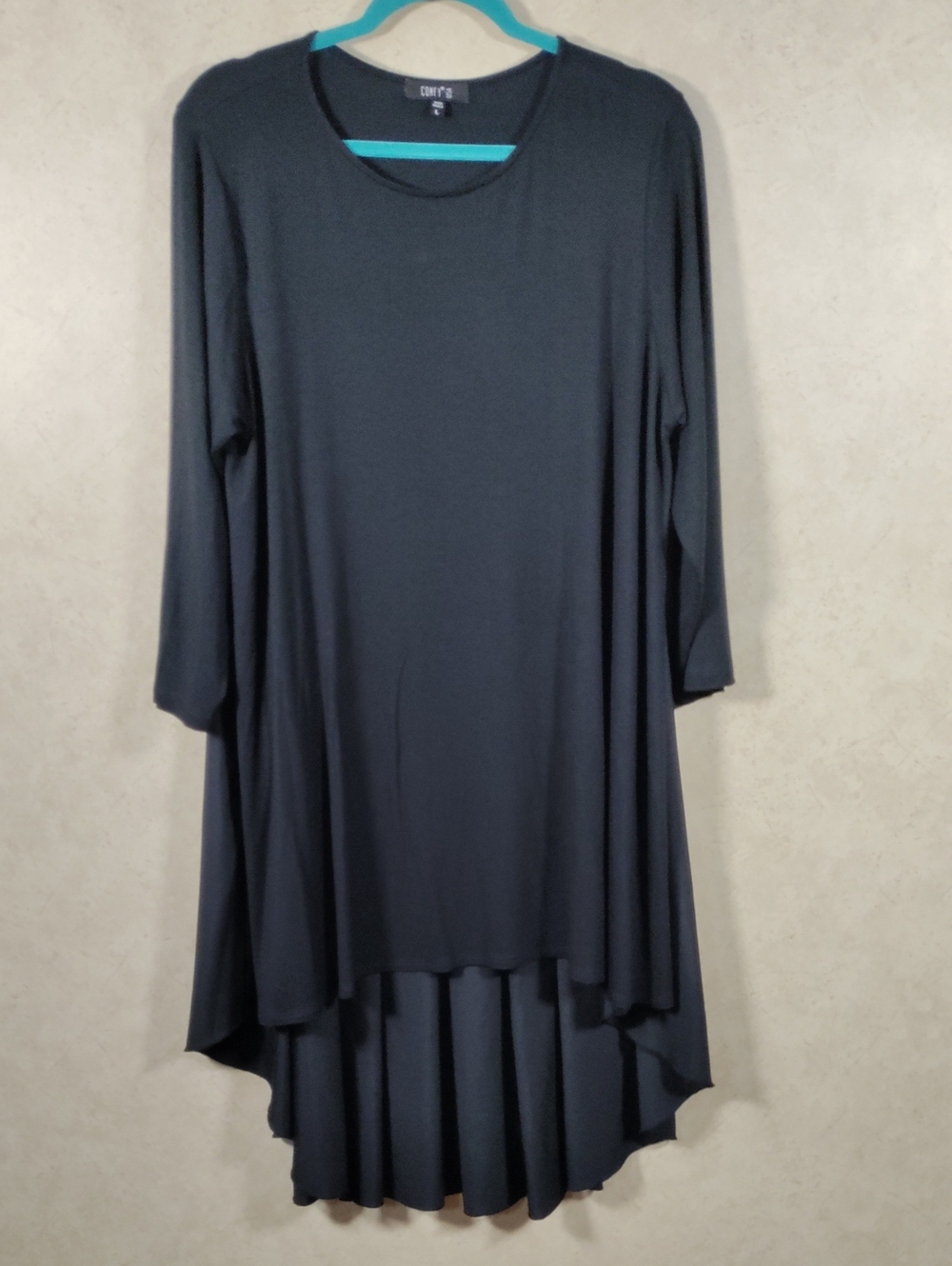 J182 Comfy USA Black High-Low Pleated Back Tunic L